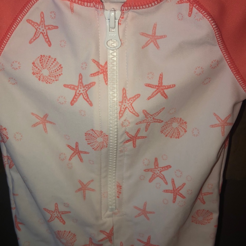 TWINS Set Rash-guard Suits & flipflops - Picture 3 of 6